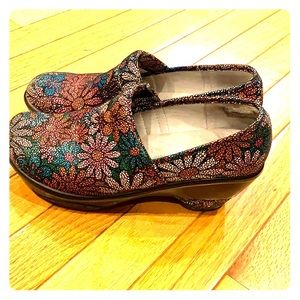 JAMBU sport wedge design.